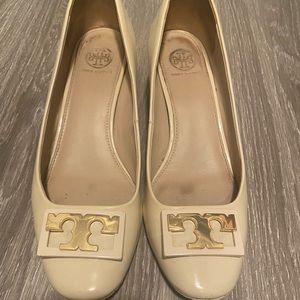 Ivory Tory Burch shoes. Great for work with easy-to-walk heel!